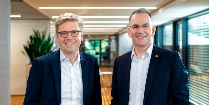 Dr. Mats Gökstorp, CEO von SICK AG und Dr. Peter Selders, CEO der Endress+Hauser Gruppe.